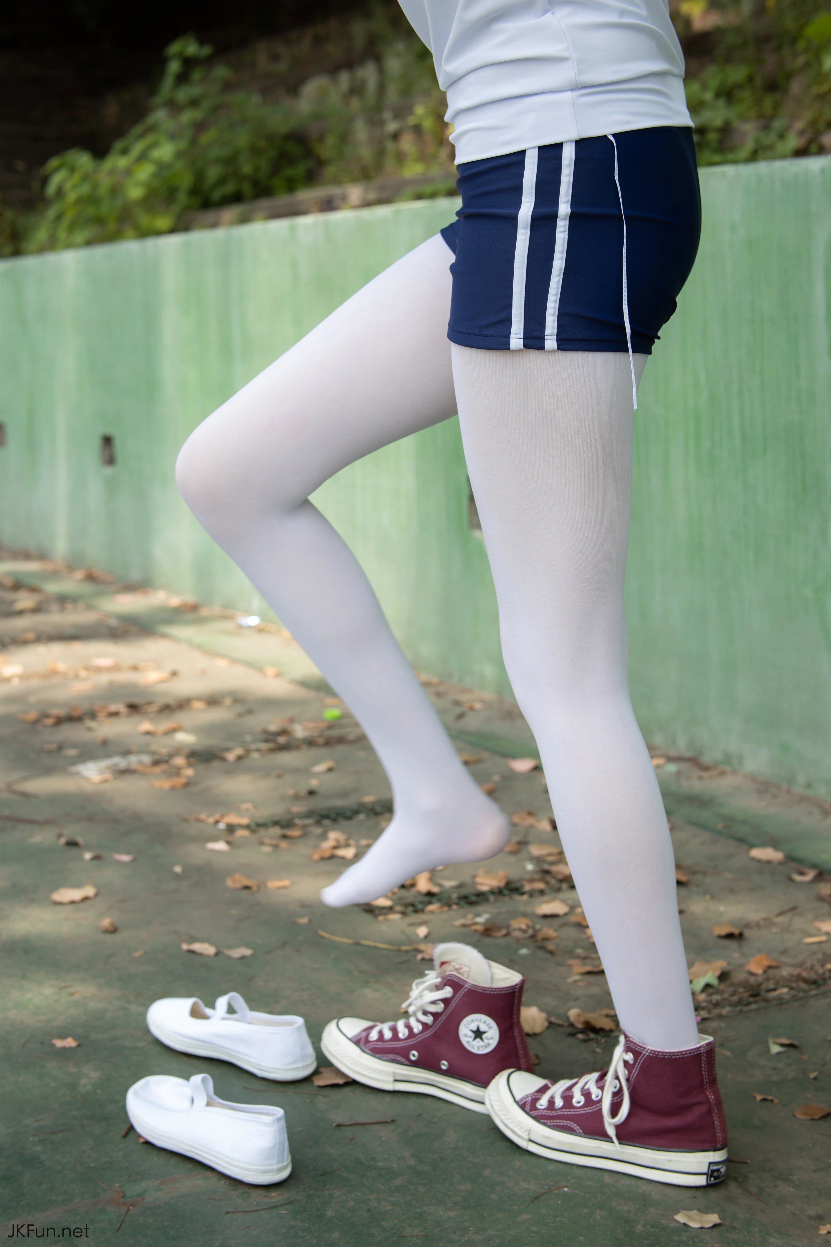 森萝财团 [JKFUN-019] 80D白丝外景体操服 Aika [107P 1V]插图9